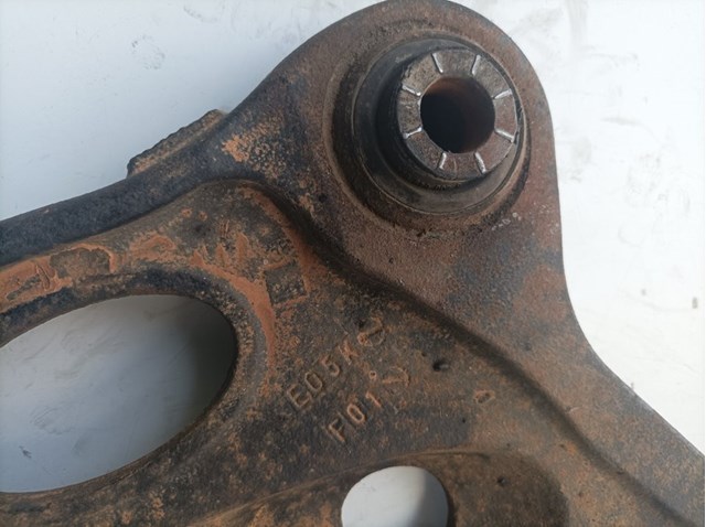8200395007 Brazo inferior izquierdo de la suspensión delantera comprar Girona