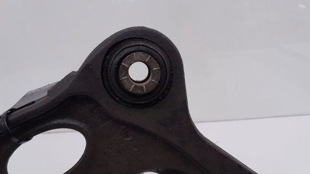 RENAULT 8200395007 Brazo inferior izquierdo de la suspensión delantera  disponible Valladolid
