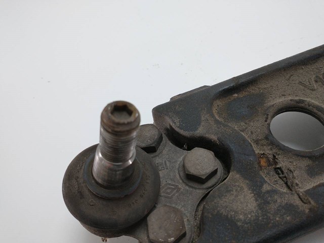 8200395007 Brazo inferior izquierdo de la suspensión delantera  disponible Burgos