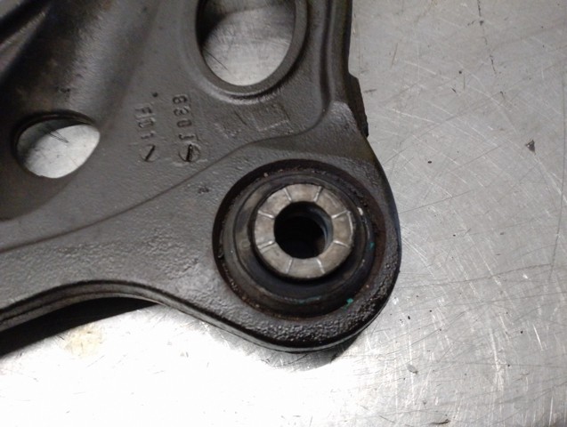 8200395007 Brazo inferior izquierdo de la suspensión delantera  en stock Castellón