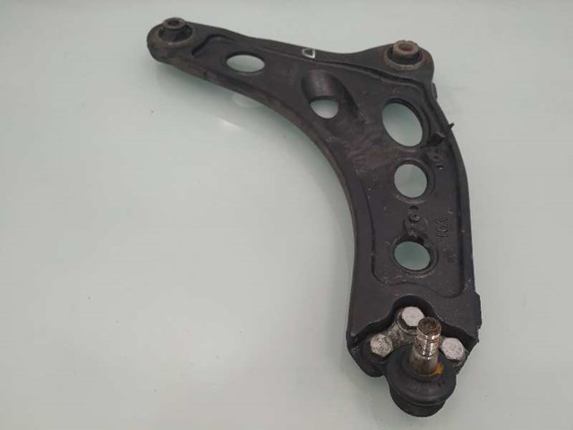 RENAULT 8200395034 Brazo inferior derecho de la suspensión delantera  disponible Lugo