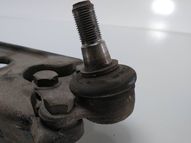 8200395034 RENAULT Brazo inferior derecho de la suspensión delantera  comprar en Lleida