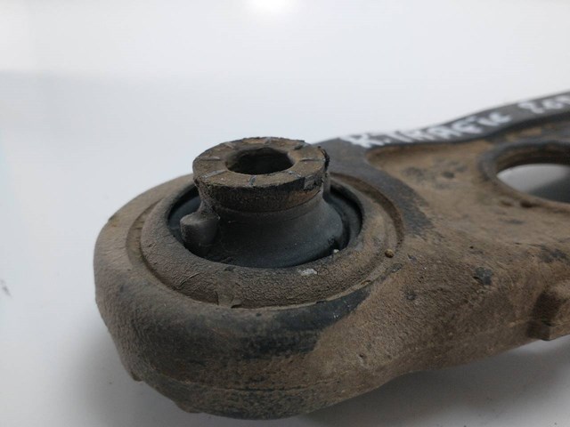 RENAULT 8200395034 Brazo inferior derecho de la suspensión delantera  disponible España