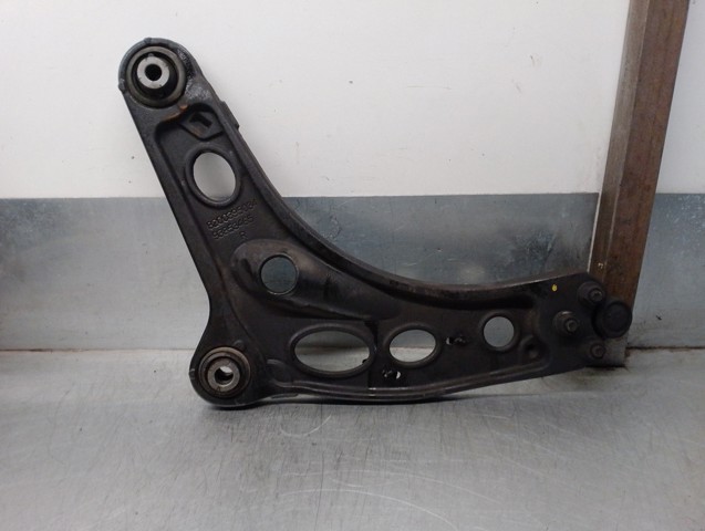 8200395034 RENAULT Brazo inferior derecho de la suspensión delantera comprar Madrid