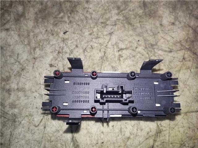 RENAULT 8200407415 Boton de luz de emergencía comprar Tarragona