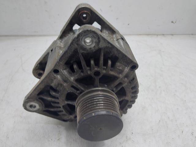 RENAULT 8200410681B Alternador  en stock Salamanca