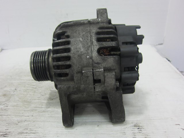 RENAULT 8200410681B Alternador  en stock Terrassa