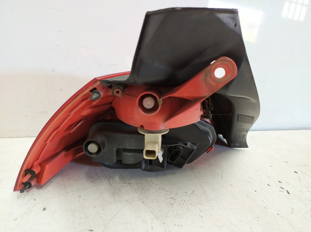8200413216 RENAULT Piloto trasero derecho comprar Bilbao