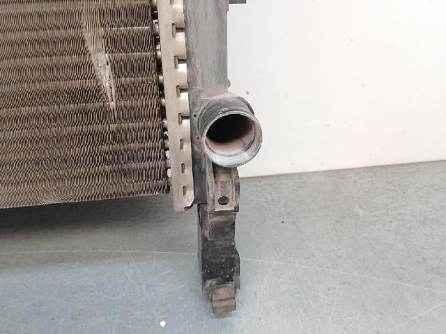8200418328 Radiador de refrigeración del motor  disponible Utrera