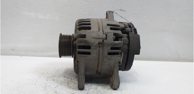 Alternador del motor 8200429898 RENAULT