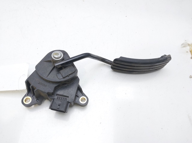 RENAULT 8200436878 Pedal del acelerador  disponible Valladolid