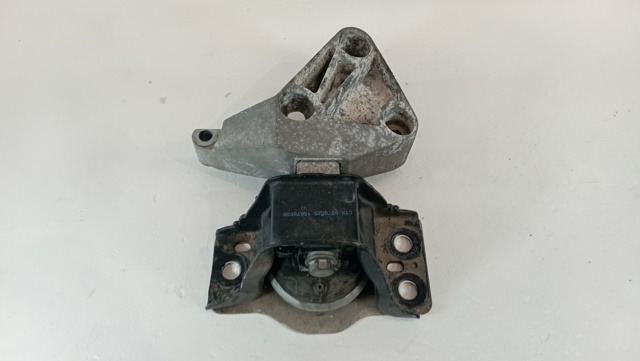 8200437464 Soporte de motor derecho  en stock Sabadell