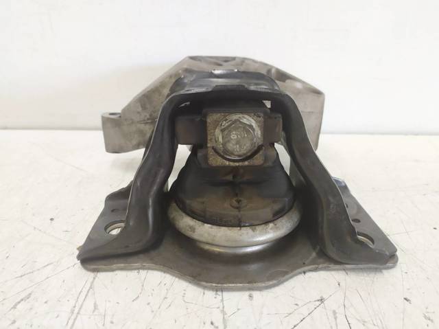 8200437464 Soporte de motor derecho  disponible Utrera