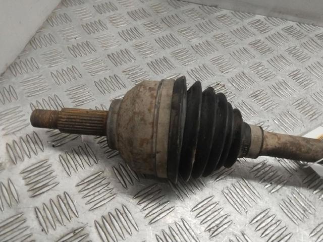 RENAULT 8200452268 Semieje delantero derecho  en stock Terrassa