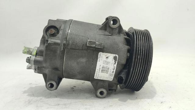 RENAULT 8200457418 Compresor de aire acondicionado  en stock Salamanca