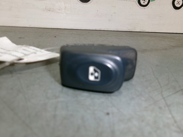 Botón de encendido del motor del elevalunas trasero 8200467793 RENAULT
