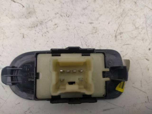 Botón de encendido del motor del elevalunas trasero 8200467793 RENAULT