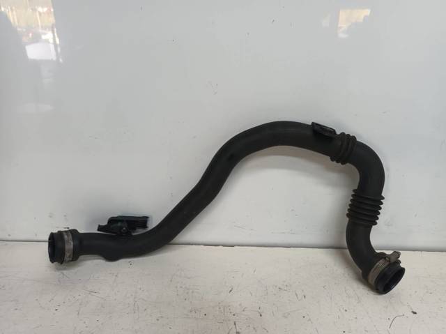 Tubo flexible de aire de sobrealimentación izquierdo 8200468372 Renault (RVI)