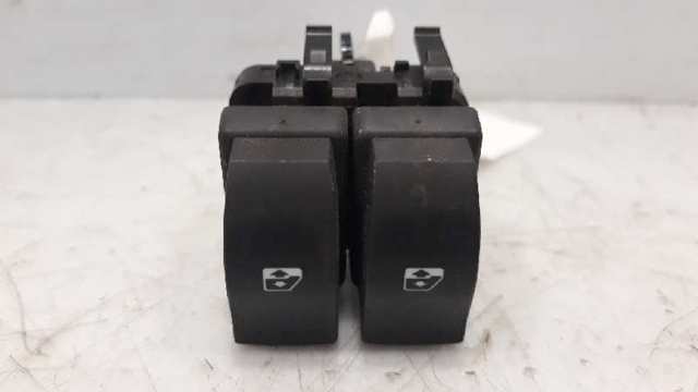 8200476806 RENAULT Interruptor de elevalunas delantera izquierda comprar Alcalá
