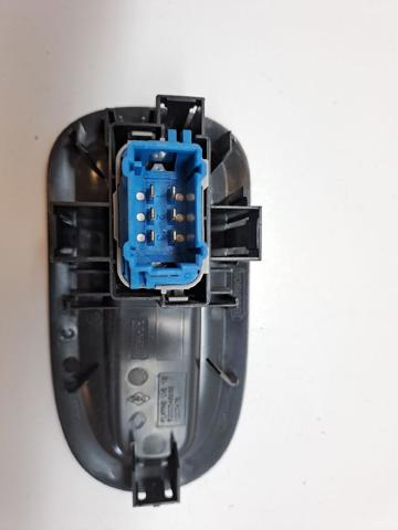 8200476809 RENAULT Botón de elevalunas delantero derecho  en stock Huelva