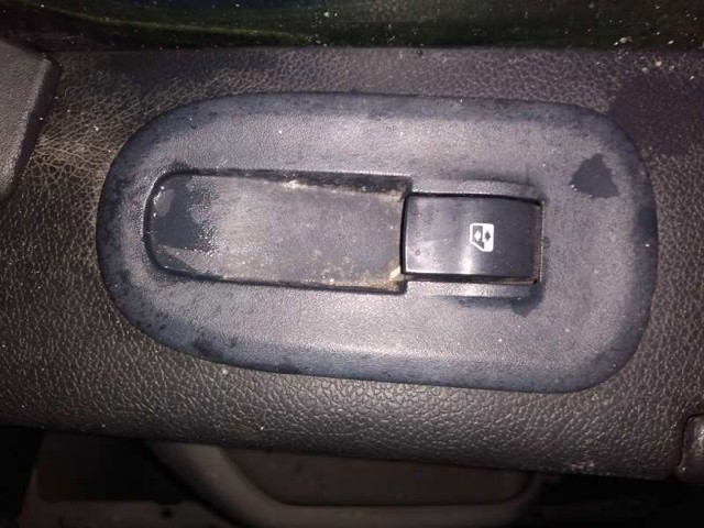 8200476809 RENAULT Botón de encendido del motor del elevalunas delantero derecho  comprar en Lleida