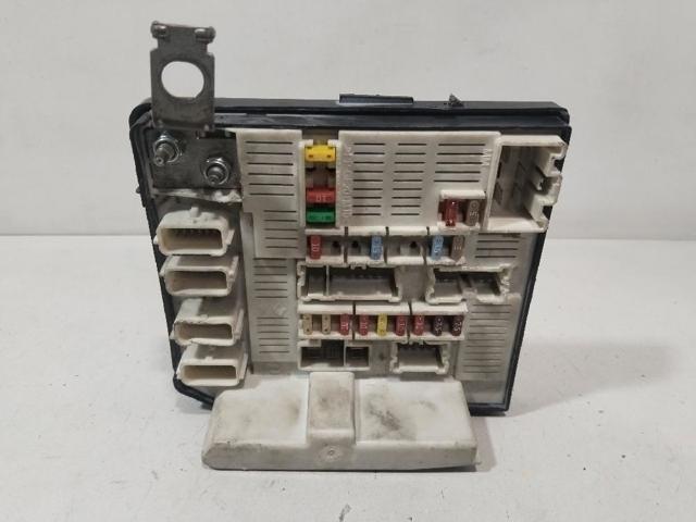 RENAULT 8200481866 Caja de fusibles  en stock Salamanca