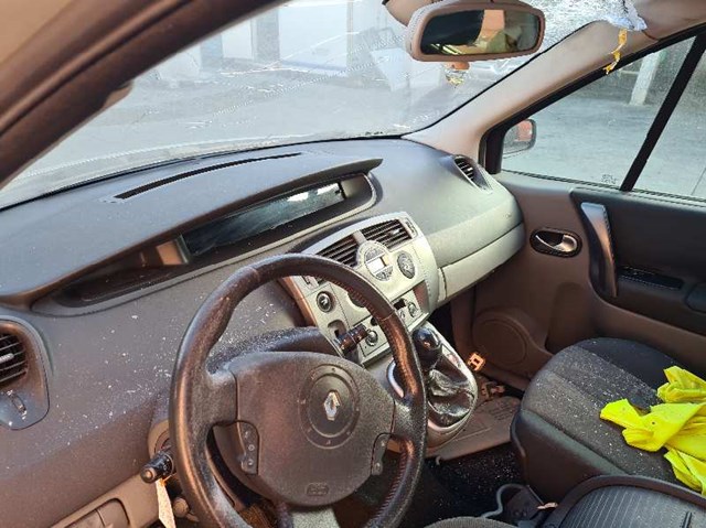 Panel frontal interior salpicadero 8200494113 Renault (RVI)
