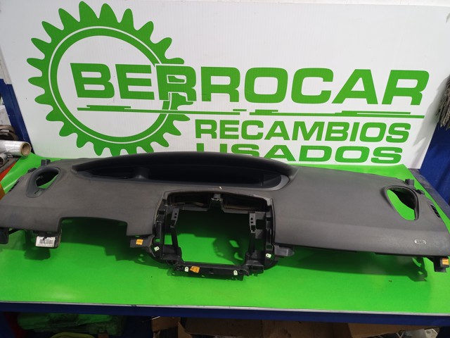 Panel frontal interior salpicadero 8200494115 Renault (RVI)