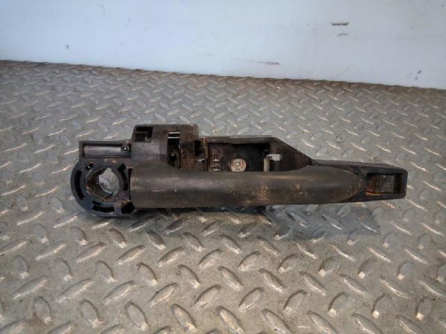 MERCEDES 8200497521 Soporte de manija exterior de puerta delantera izquierda  en stock Terrassa