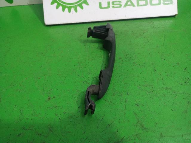 8200497590 RENAULT Soporte de manija exterior de puerta delantera derecha  en stock Gandía