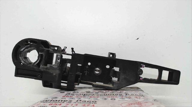 8200497590 RENAULT Soporte de manija exterior de puerta delantera derecha  en stock Huelva