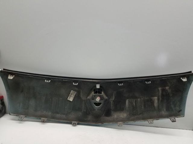 RENAULT 8200499017 Moldura de la rejilla del radiador  en stock Terrassa
