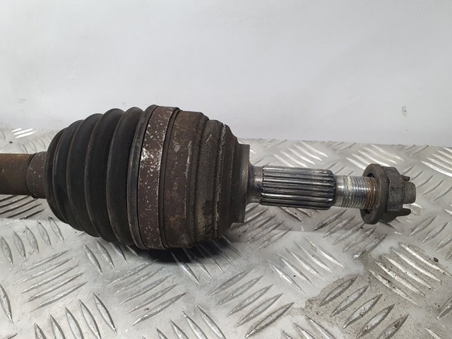 RENAULT 8200499586 Semieje delantero derecho  en stock Salamanca