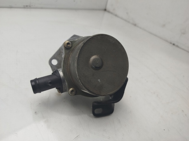 RENAULT 8200521381 Bomba de vacío  disponible España