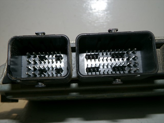 RENAULT 8200522357 ECU  en stock Salamanca