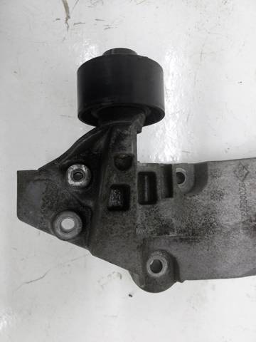 Soporte alternador 8200527320 Renault (RVI)