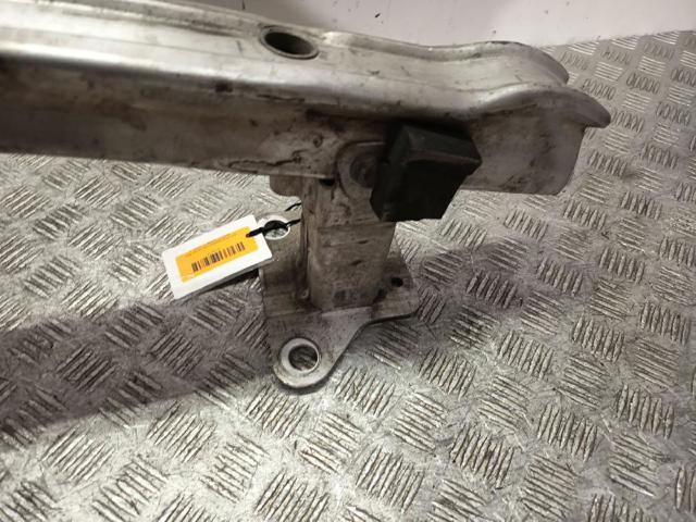 RENAULT 8200534784 Refuerzo parachoque delantero  en stock Terrassa