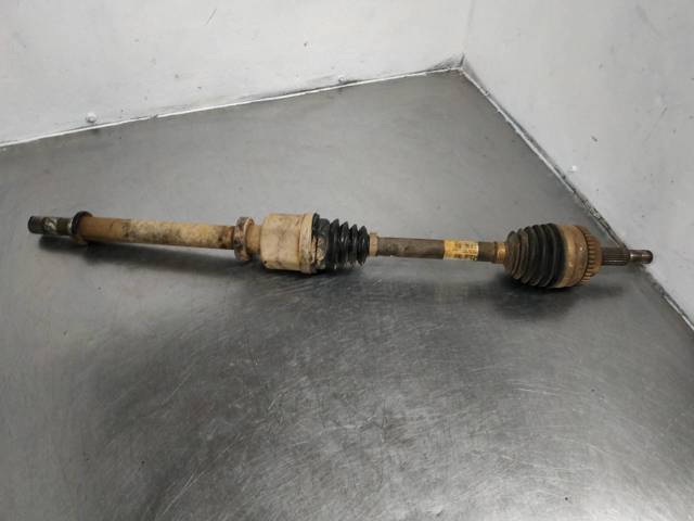 RENAULT 8200538738 Semieje delantero derecho  en stock Salamanca