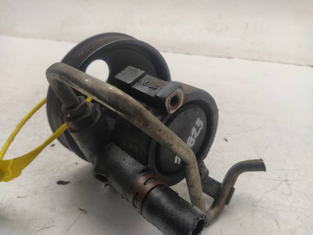 RENAULT 8200575303 Bomba de dirección asistida  disponible Lugo