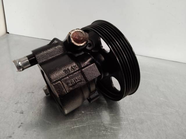 Bomba servodireccion 8200575303 RENAULT