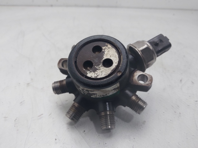 RENAULT 8200584034 Rampa de combustible  en stock Terrassa
