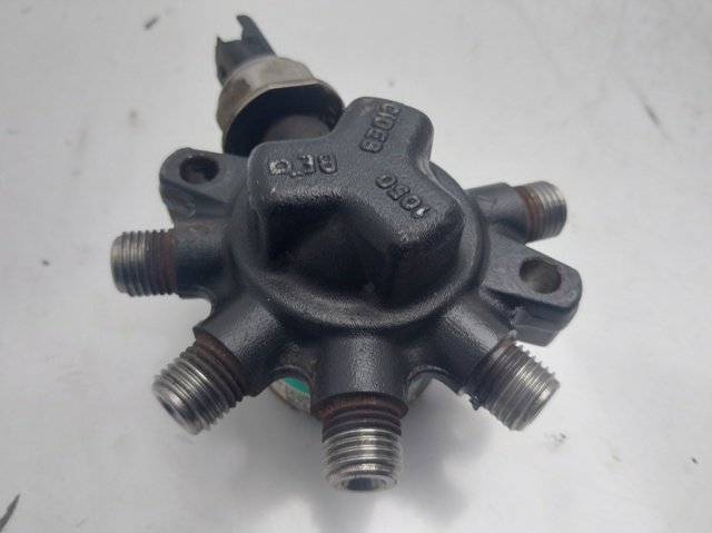 8200584034 RENAULT Rampa de combustible  comprar en Lleida