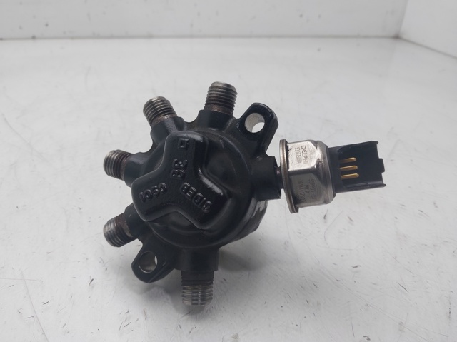 RENAULT 8200584034 Rampa de combustible comprar Pamplona