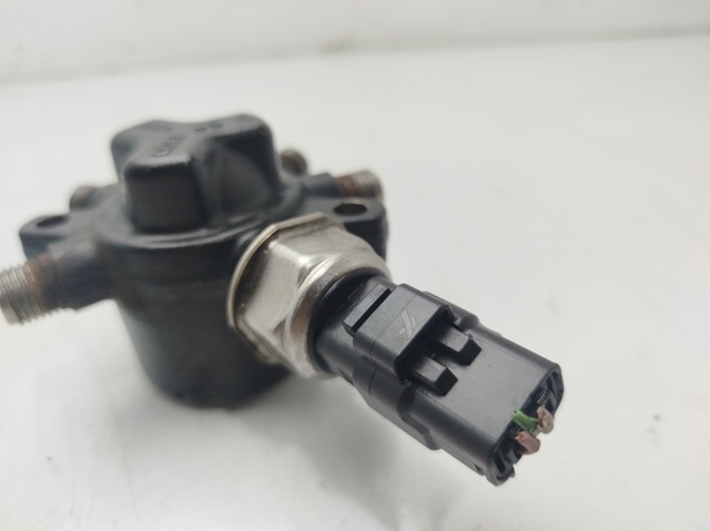 8200584034 RENAULT Rampa de combustible  en stock Gandía
