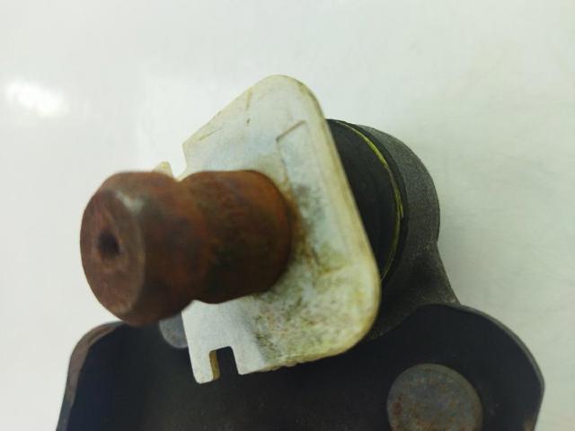 RENAULT 8200586561 Brazo inferior izquierdo de la suspensión delantera  en stock Terrassa