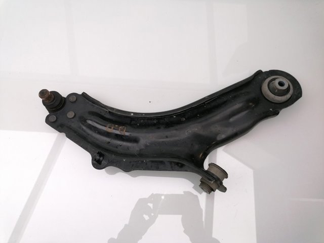 RENAULT 8200586567 Brazo inferior derecho de la suspensión delantera comprar Barcelona
