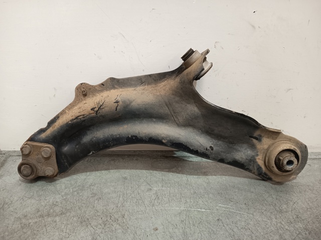 8200586567 RENAULT Brazo inferior derecho de la suspensión delantera comprar Bilbao