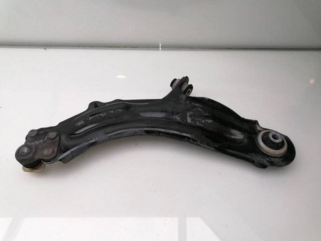 8200586567 Brazo inferior derecho de la suspensión delantera  en stock Castellón