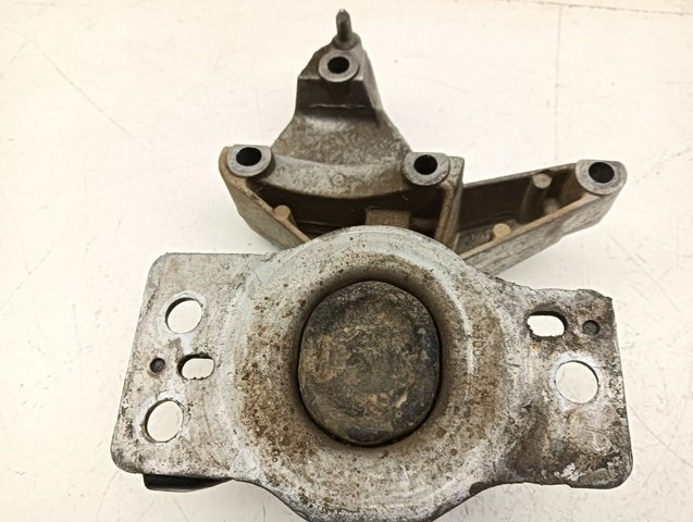 RENAULT 8200592642 Soporte de motor derecho  disponible Lugo