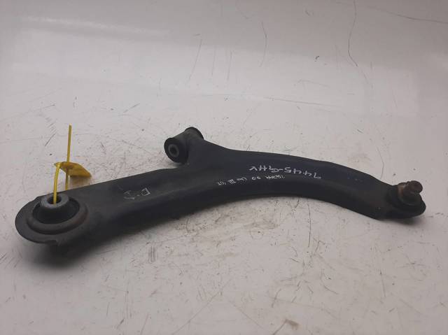 Brazo inferior derecho de la suspensión delantera 8200615058 RENAULT
